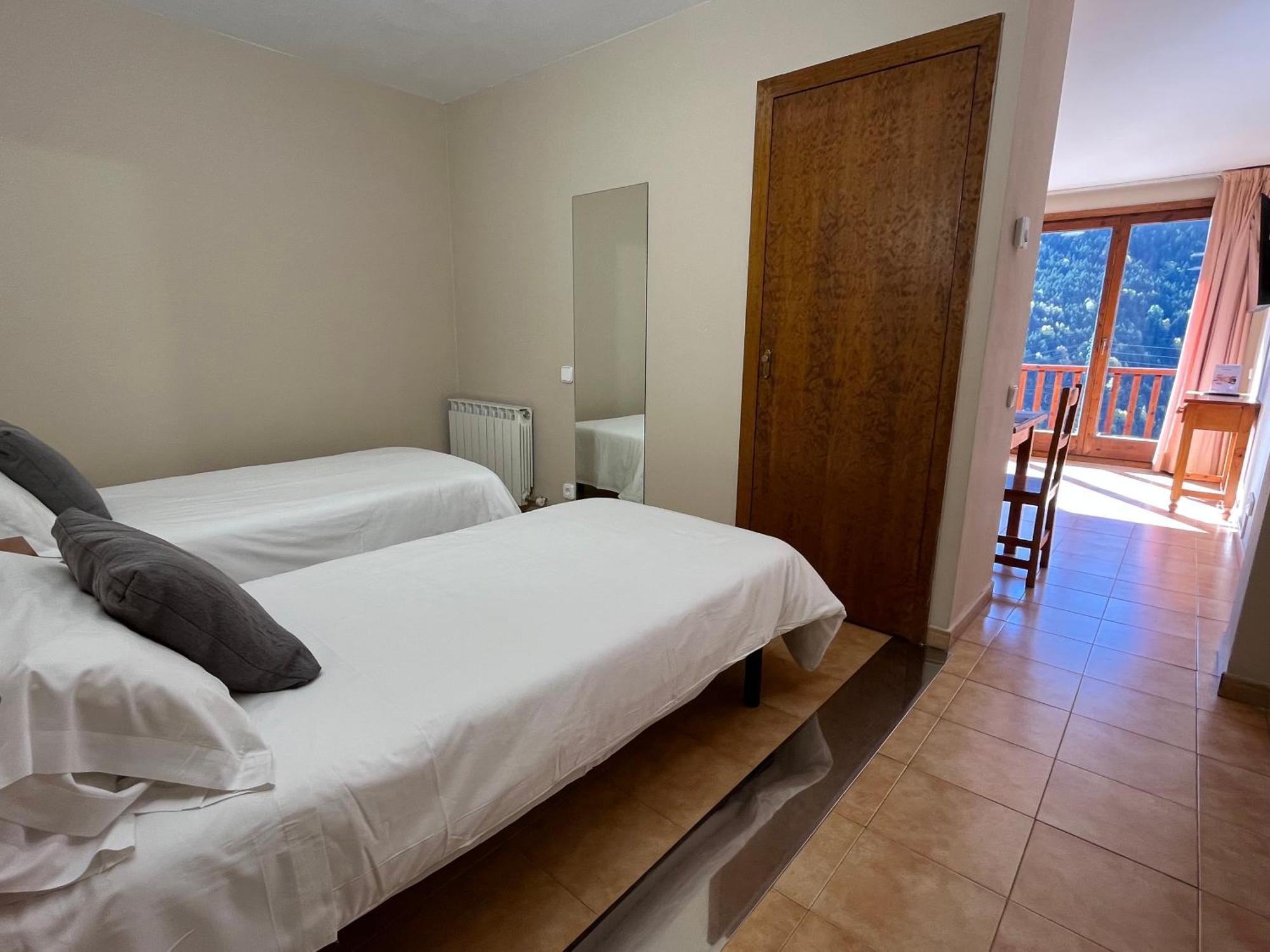 Wuau! Apartamentos Solana De Ransol Luaran gambar